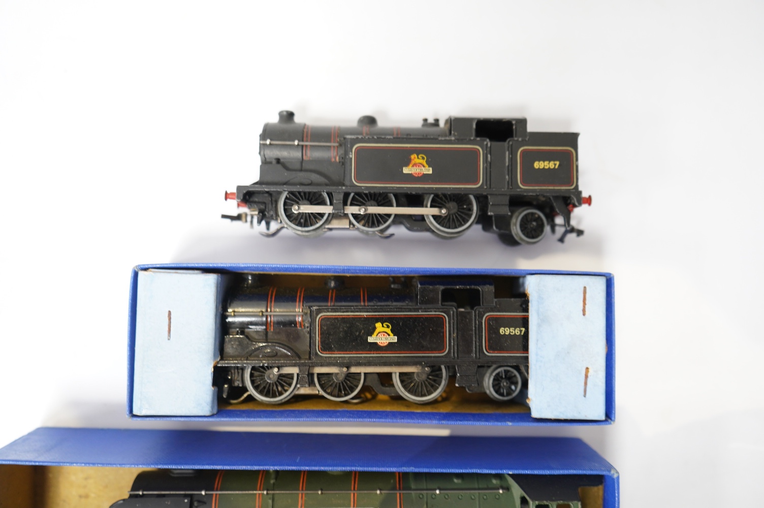 A collection of Hornby Dublo for 3-rail running, including three locomotives; a BR Coronation Class Duchess of Montrose (EDL120), and two BR Class N2 0-6-2T locomotives (EDL17), together with two LNER teak coaches, twent